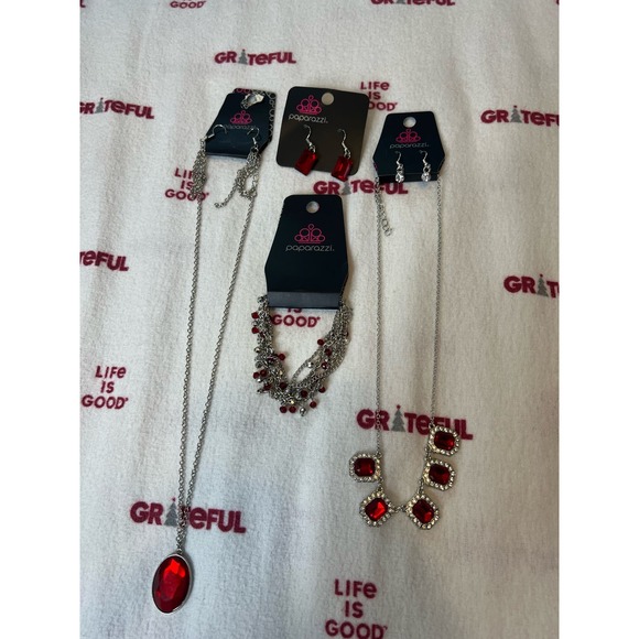 NWT Paparazzi Red and Silver necklace bracelet and earring set - Picture 1 of 4